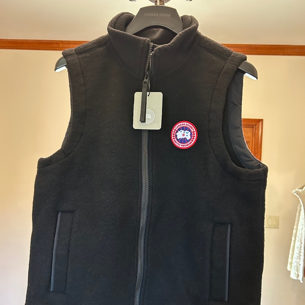 Men’s Canada Goose MERSEY black fleece vest logo patch size large